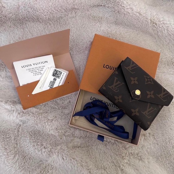 Louis Vuitton Victorine Wallet - Picture 3 of 3